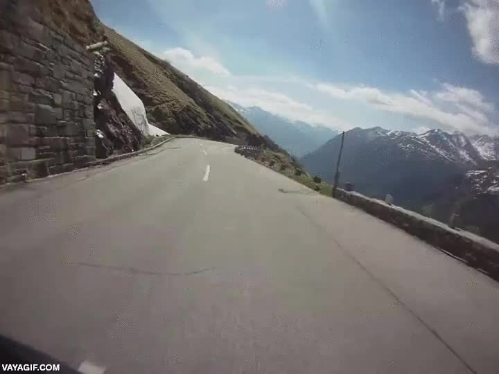 te sales de la carretera y es un buen le&ntilde;azo,carretera,Grossglockner High Alpine Road,austria,paso de monta&ntilde;a