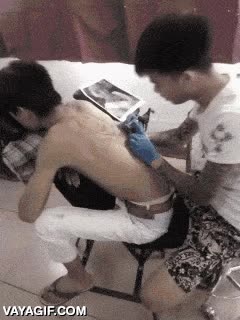 Enlace a Un master en eso del tatuaje