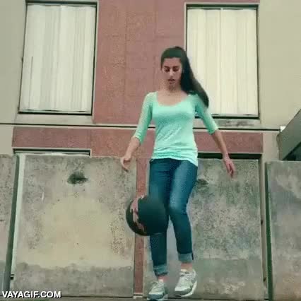 a callar y aprender,chica,calidad,toques,malabarismos,fantas&iacute;a,futbol,le sobra el talento