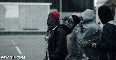 vandalos,disturbios,limpiar,escaparate,limpieza,si todos ayudasemos un poco