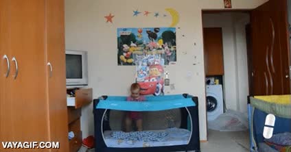 tele,perjudicial,televisor,niño,cajon abierto,pudo acabar mucho peor,parque,jaula sutil para bebés