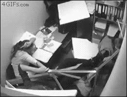 pisar,fail,caer,al suelo,piso de arriba,caida