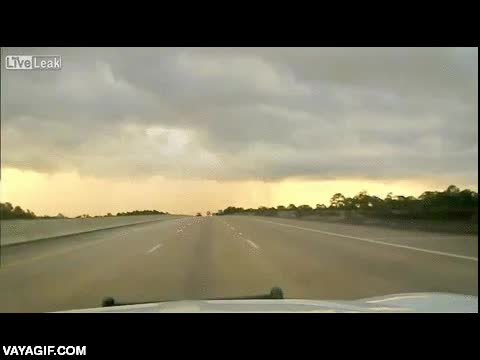 coche,carretera,camara de vigilancia,rayo,chispazo