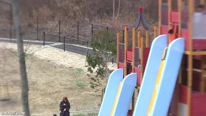 rozando la ca&iacute;da libre,bien salvado,tobog&aacute;n,oriental,asiatico,hay que echarle ganas para tirarse