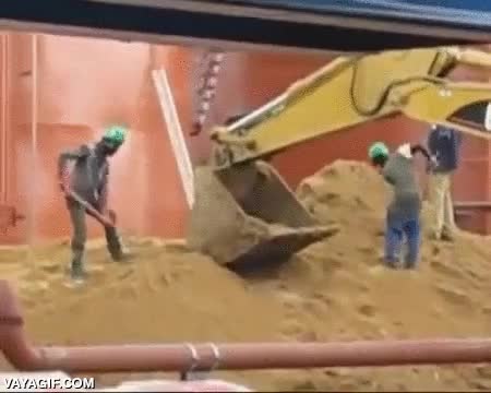 excavadora,pala,arena,igual est&aacute;n castigados,paletas,obreros