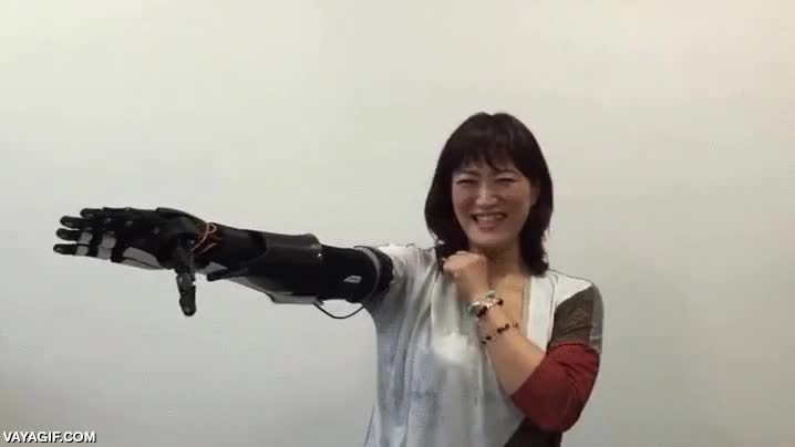 Las prótesis robóticas ya empiezan a ser una realidad, por lo menos en Japón mujer,chica,japon,japonesa,protesis,robotica,full metal alchemist,cyborg
