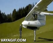 Muy bonita la idea, pero la pregunta es, ¿cómo aterrizas luego? aterrizar,tren de aterrizaje,pies,el avion de los picapiedra,volar,lanzarse,parapente