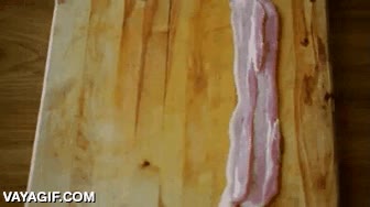 merienda fuerte,bomba calórica,bacon,queso,pan,sandwich inverso