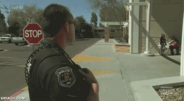 placaje,policia,buenos reflejos,escapar,huir,fuga,al vuelo