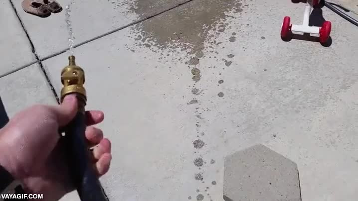 agua,manguera,chorro,mojar,hidrofobia,no se moja