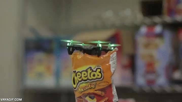 gamer,jugar,cheetos,dron,al vuelo,portador de snacks,mejor uso