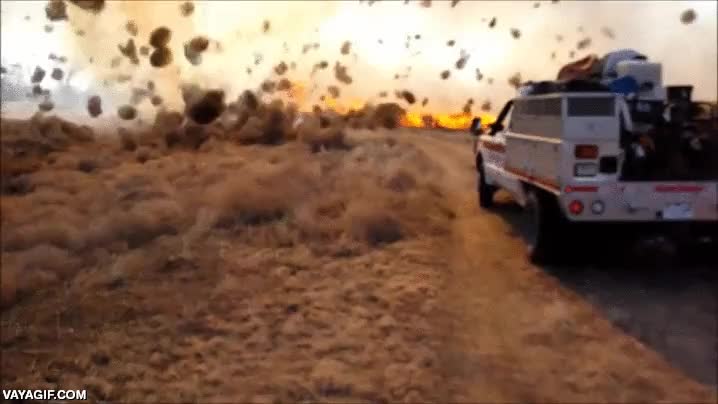 incendio,tornado,fuego,hierba seca,bomberos,peligro máximo