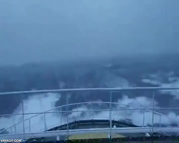 olas,marea,barco,vamos a morir