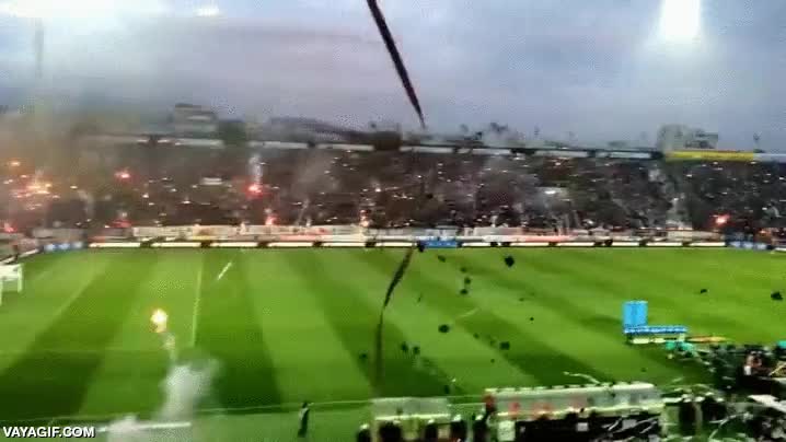 el campo arde,infierno,estadio,deporte,futbol,publico