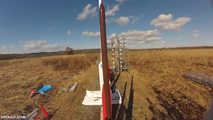 propulsi&oacute;n,cohete,camara subjetiva,cielo,volar,despegue