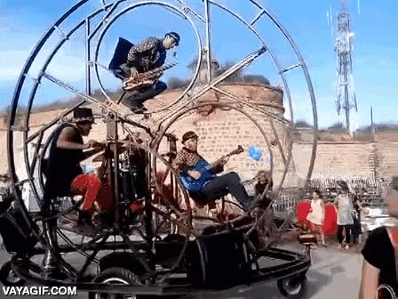 orquesta,ambulante,bateria,guitarra,a pedales,saxofon