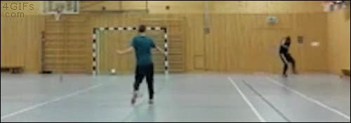 Balón,pelota,fútbol,golpe,dolor,entrepierna,ya es puntería,suerte que el segundo tampoco es muy fuerte