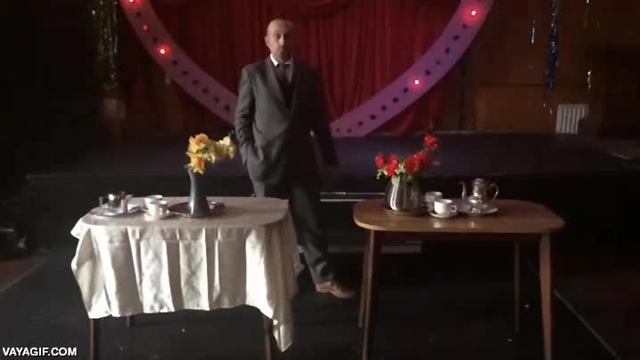 mesa,sacar,mantel,astucia