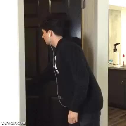 pega,engancharse en todos lados,maneta,puerta,auriculares,adios oreja