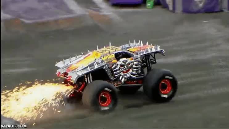 Enlace a Doble backflip de monster truck rodeado de fuego