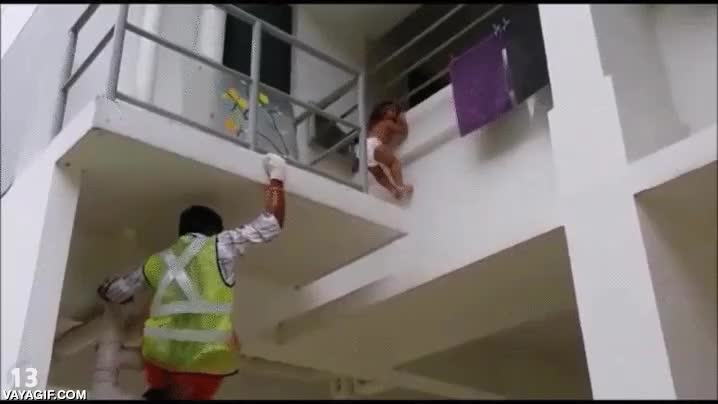 balc&oacute;n,rescate,salvamento,ni&ntilde;o