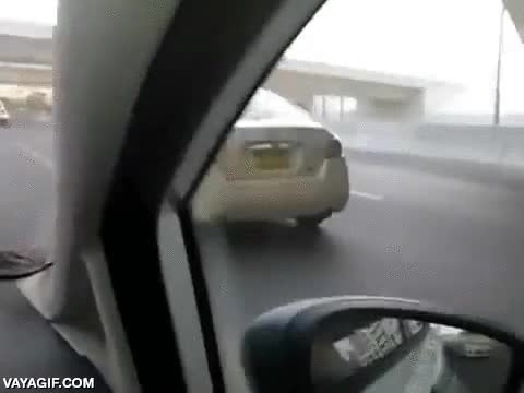 Enlace a Mientras tanto, en la típica carretera de Dubai...