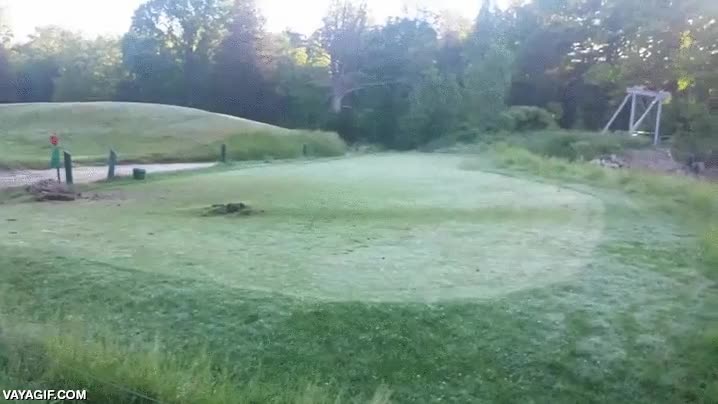 gas natural,lago,erupcion,pozo,campo de golf