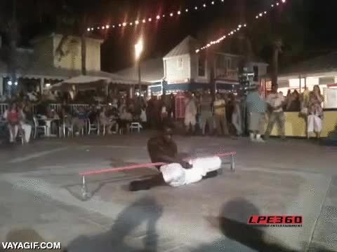 limbo,imposible,no m&aacute;s alto que una botella,pasar,flexibilidad extrema