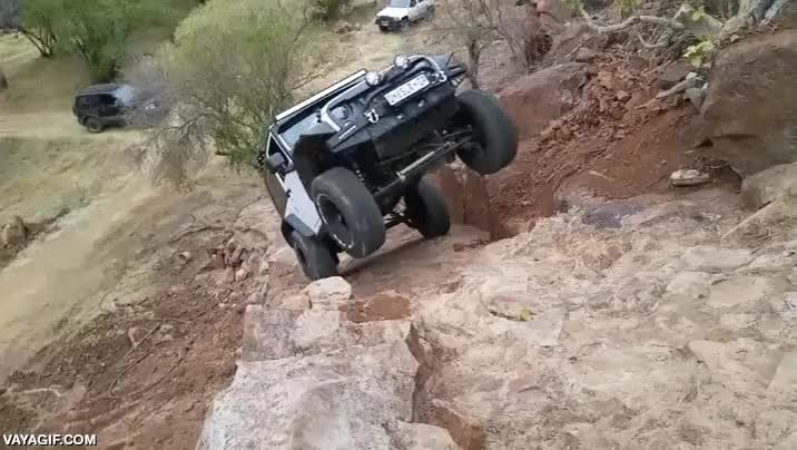 coche,subir,rampa,4x4,todoterreno,por poco,si llega a caer de espaldas se l&iacute;a