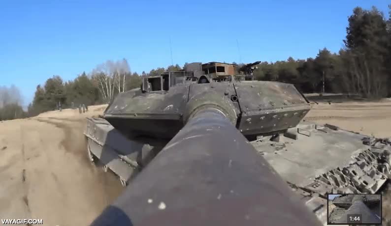 palo de selfie,tanque,carro de combate,blindado,ca&ntilde;&oacute;n