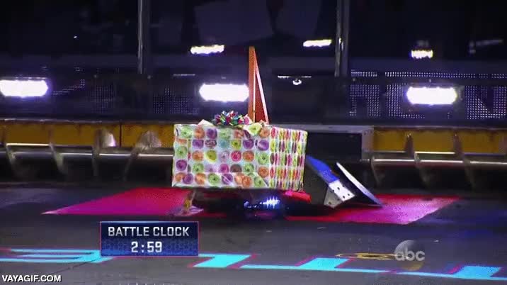 giratorio,arma,regalo,sorpresa,envuelto y todo,enemigos ideales,red,trampa,batalla de robots