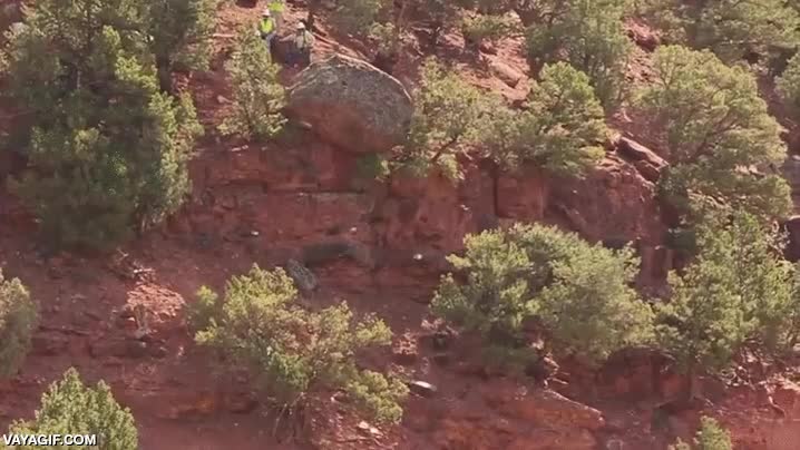 desprendimiento,roca,avalancha de rocas,carretera,pasas por ahi y no lo cuentas,ladera abajo