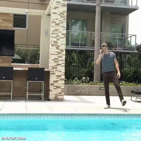 luchador,lucha libre,llave,al agua,piscina,movil,hablando,troll