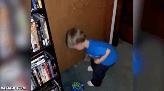 Enlace a Y así, el terrible monstruo de detrás de la puerta capturó a otra de sus víctimas