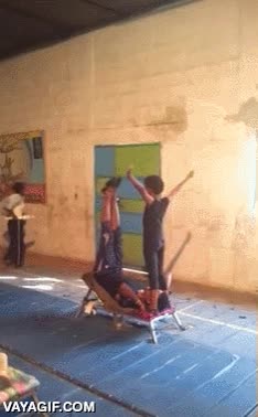 acrobacias,volteretas,mucha confianza,confiar,compañero,dar vueltas