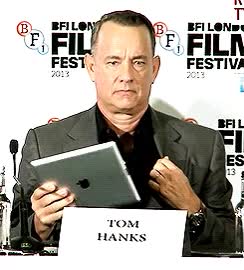 tom hanks,pedir,tablet,tableta,esconder,robar,no dejar