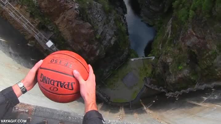 Esto se conoce como el efecto Magnus, aplica una ligera rotación a un objeto y avanzará fisica,pelota,balon,baloncesto,altura,rotar,rodar,rotación,efecto magnus
