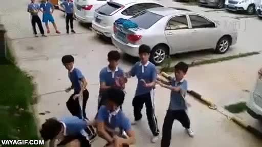 bullying,defenderse,no le falta valor,no veas como reparte,valiente