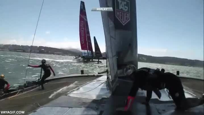 no tanto,derecha,barcos,embarcaciones,catamaran,por poco no vuelca