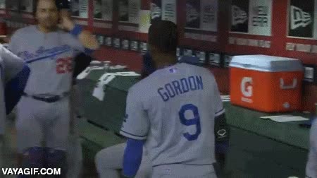 dodgers,mlb,beisbol,obvio que no porque no se parecen,dee gordon,rod barajas,saludo,c&oacute;mico,acunar