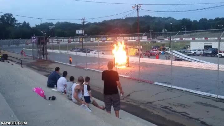 inmortal,muro de fuego,coche,cap&oacute;,atropellado,se levanta como si tal cosa,especialista de acci&oacute;n