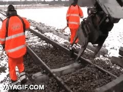 maquinaria pesara,especializada,mover,palas,grua,via del tren