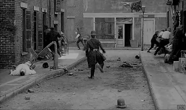 chaplin,pelicula,muda,ladrones,delicuentes,huir,cine mudo