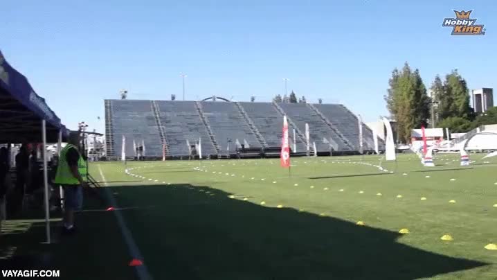 carreras,drones,mucho control,velocidad,manejo,circuito