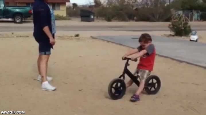 ni&ntilde;o,levantar rueda,esos tornillos mal apretados,desmontarse,fail