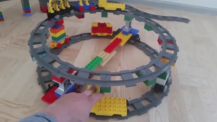 quieto,equilibrar,misma velocidad,contrario sentido,parece que no se mueva,lego,duplo