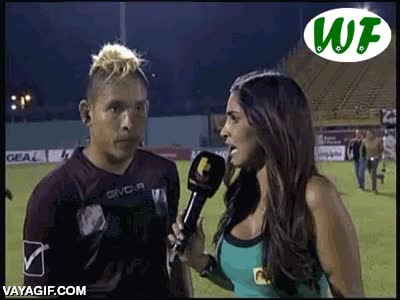 entrevista,reportera,invasión de campo,lamentable,patada por la espalda,futbol