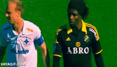 cuentista,echarse al suelo,le pega un golpe de ojo en el codo,fail,cuento,futbol