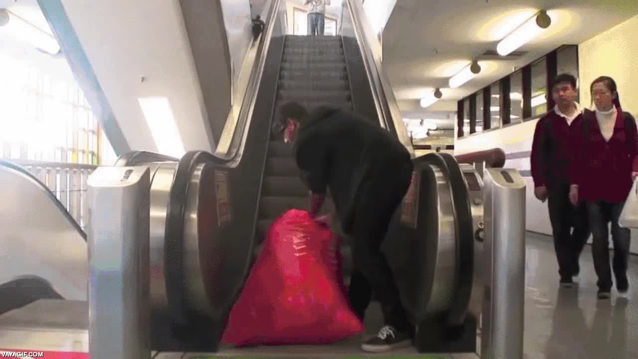 bolas,pelotas,de colores,escaleras,mecanicas,trollear,trolleada