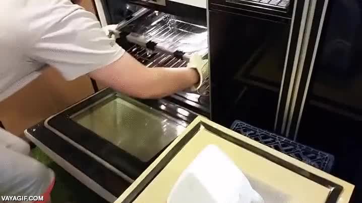 lamina de plastico,horno,molde,vac&iacute;o,moldear,calor,temperatura